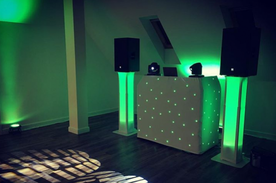 Starke LED Scheinwerfer + 2 Moving Head