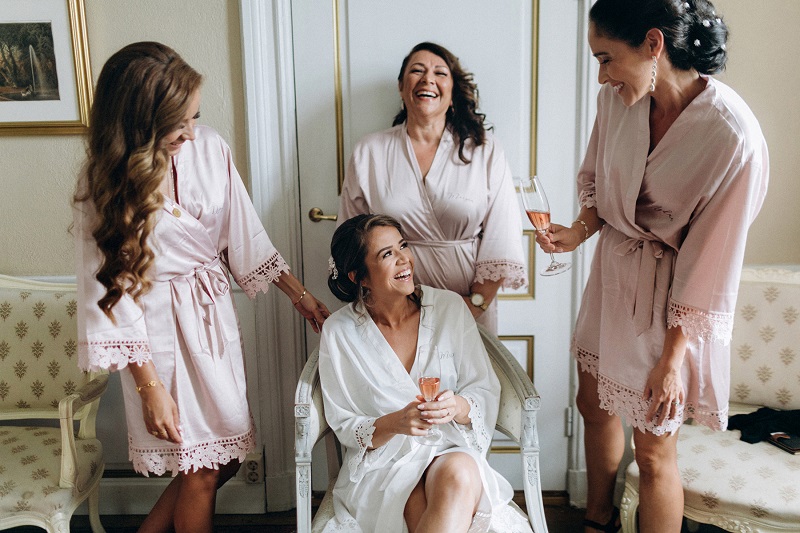 JGA - Junggesellenabschied - Mädels sind glücklich - Hochzeitsfoto in einem Hotel 5 Sterne München 