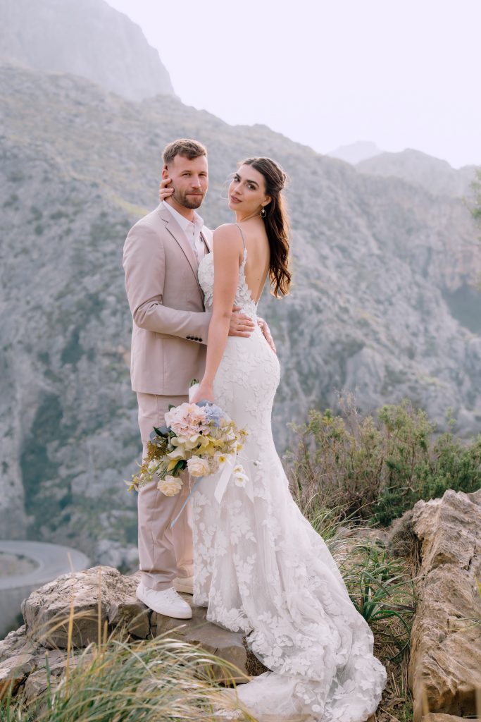 Brautpaar in den Bergen