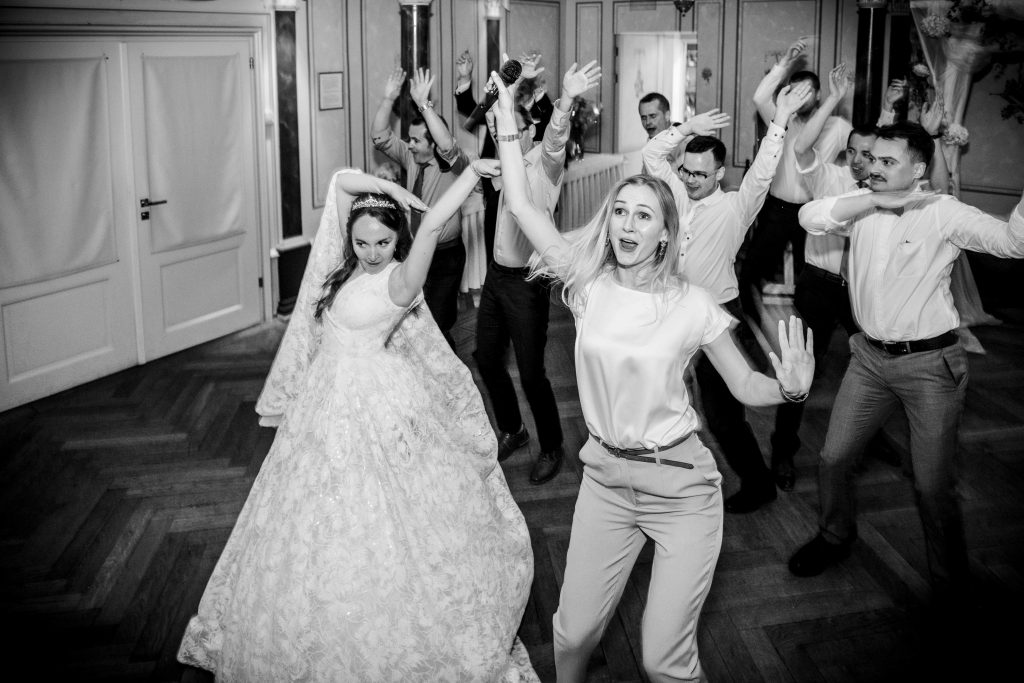 Erstklassige Hochzeitsmoderation mit der Moderatorin Katja