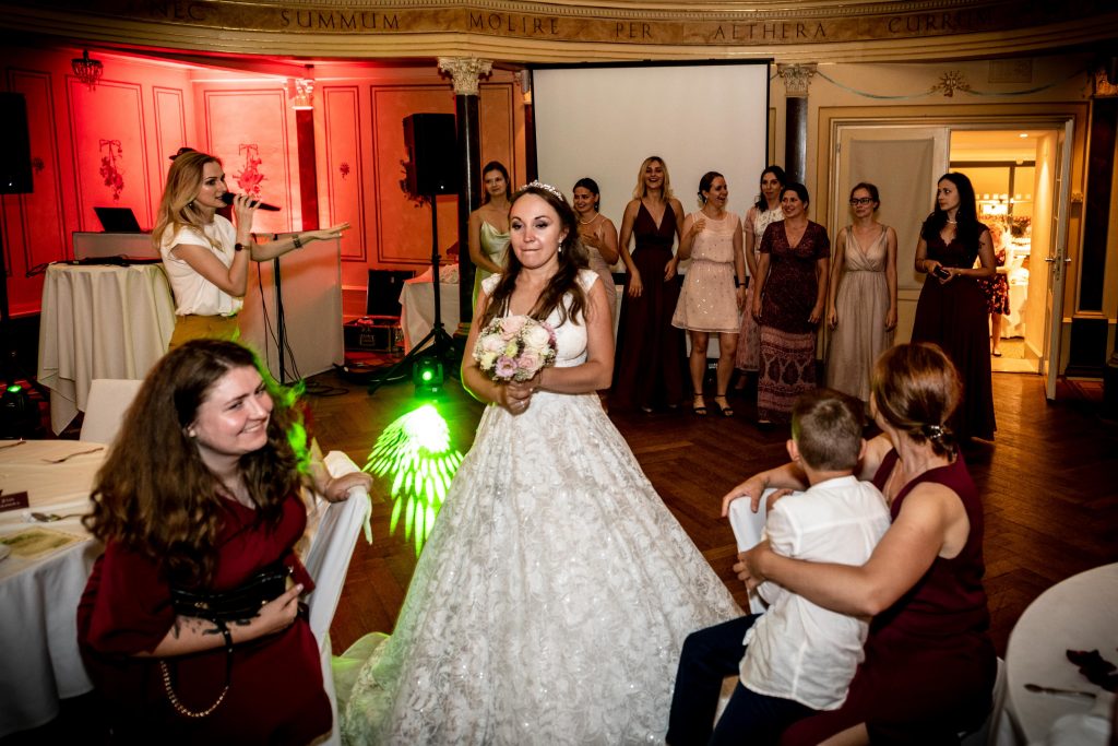 Hochzeit mit der Moderatorin Katja oder Katrin - Straußwurf