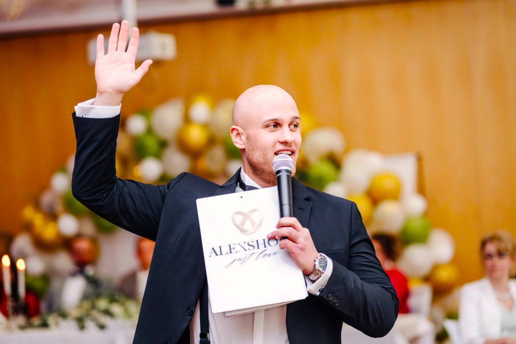 Eugen als Moderator für Hochzeit auf deutsch und russisch - so sieht ein Moderator aus
