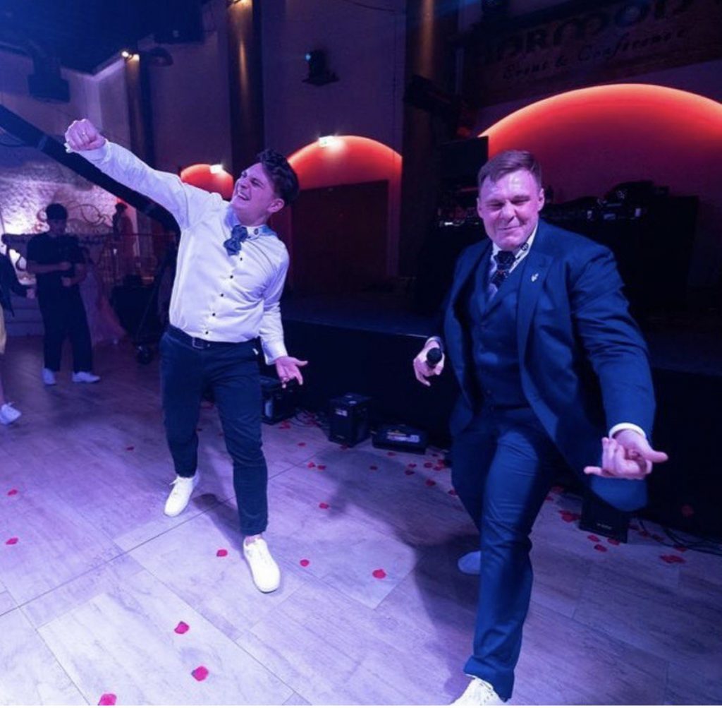 Hochzeitsmoderator Dima Key mit seinem DJ Dyha