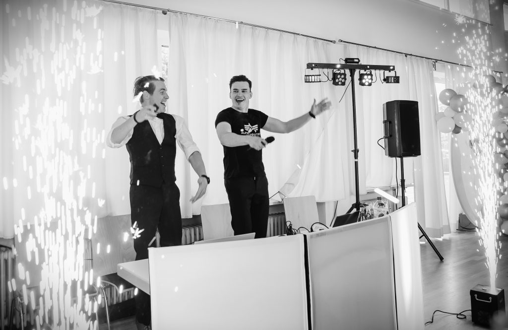 Moderator Alex und sein DJ Festival für Ihre wunderschöne Hochzeit mit Party-Stimmung