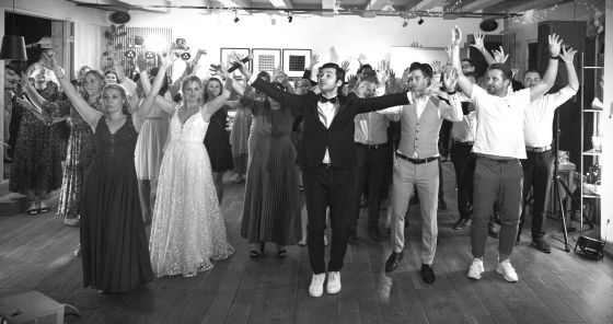 So sieht eine Party-Hochzeit mit einem Hochzeitsmoderator Dima Sol aus