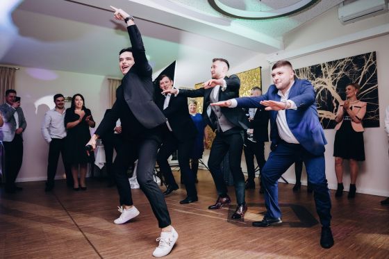 Hochzeitsmoderation mit einem Tamada Moderator Showman Alex Dance Batlle Tanzspiel