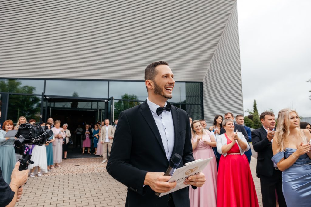 Hochzeitsmoderator Max – für Ihre unvergessliche Hochzeit.