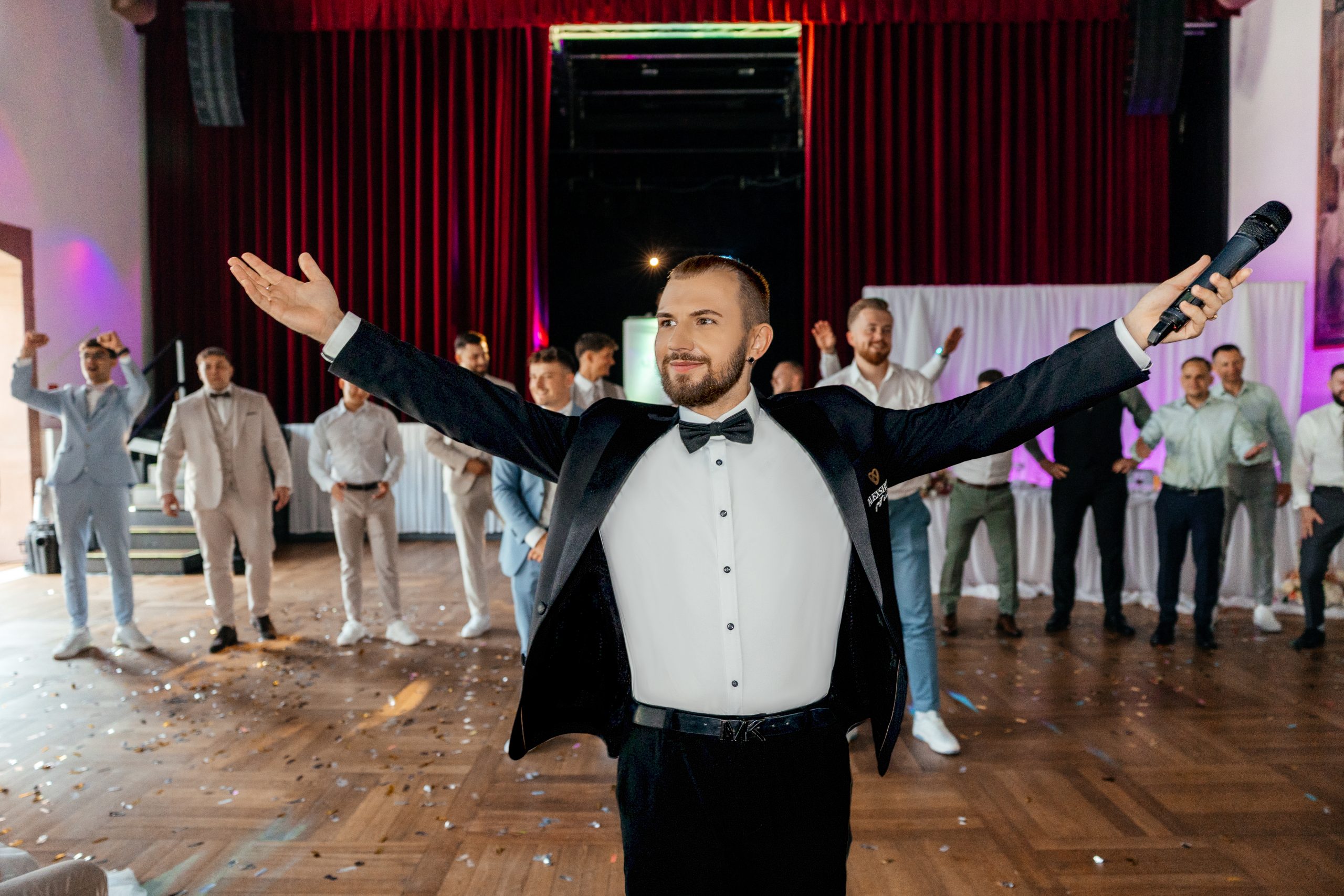 Hochzeitsmoderation bei einer modernen Hochzeitsfeier