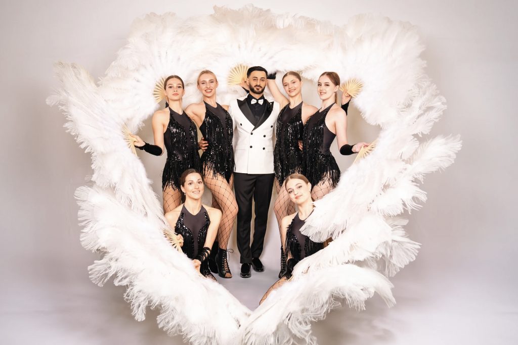 Tamada Danny mit Showballett