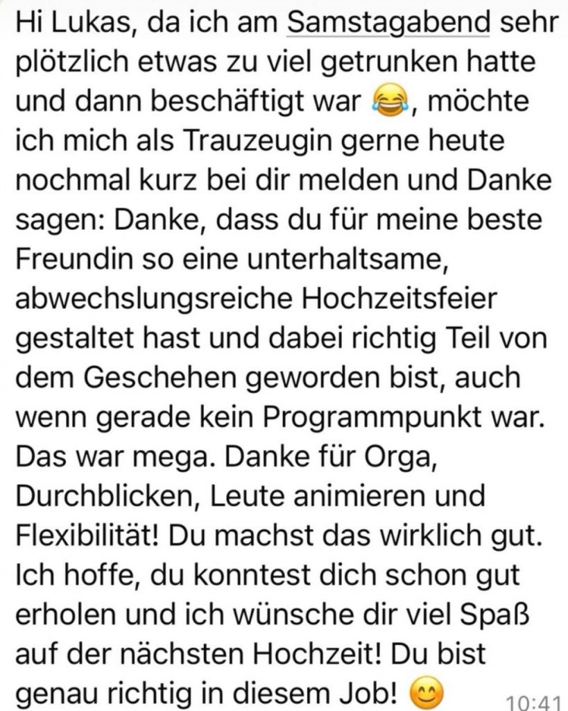 Brautpaar bedankt sich bei Lukas für die tolle Moderation