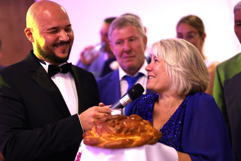 Vincent Hochzeitsmoderator und Tamada - Brot und Salz