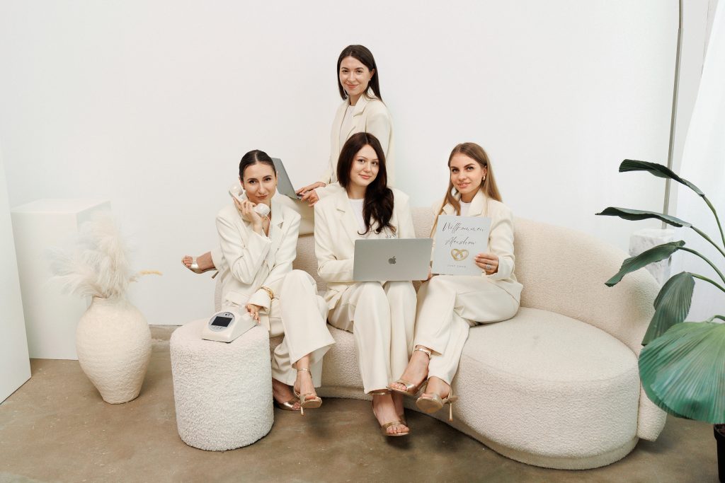 Wedding Coaches von AlexShow arbeiten gemeinsam an Planung, Abstimmung und persönlicher Betreuung.