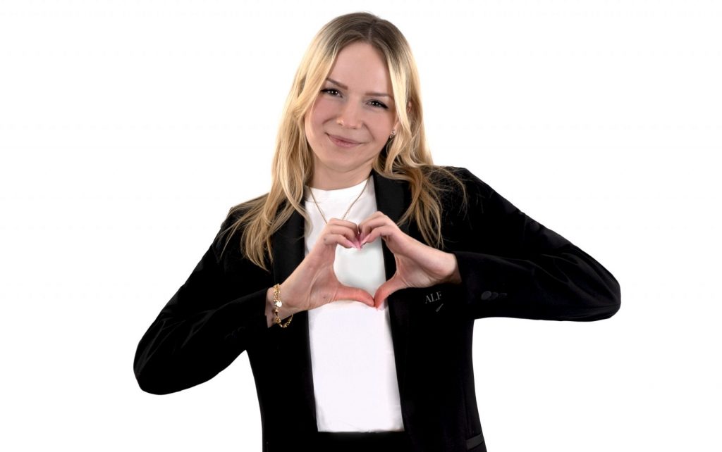 Yulia als moderne Hochzeitsmoderatorin