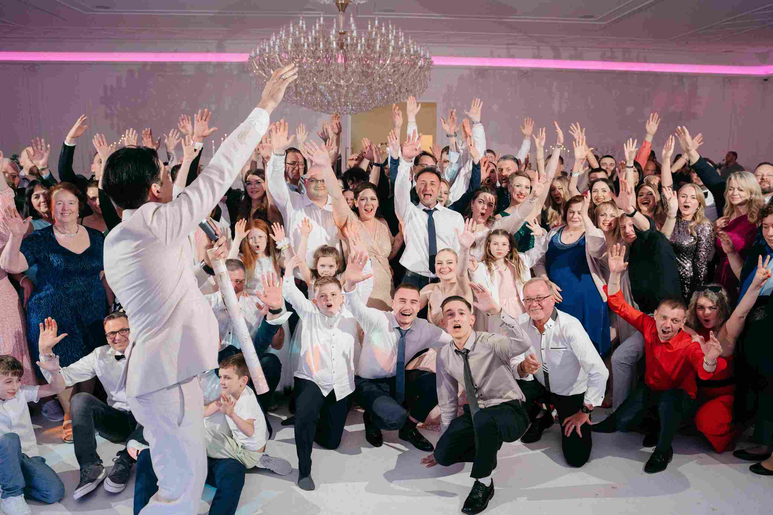 Tamada Hannover sorgt für Stimmung auf einer Hochzeit mit voller Tanzfläche und begeisterten Gästen