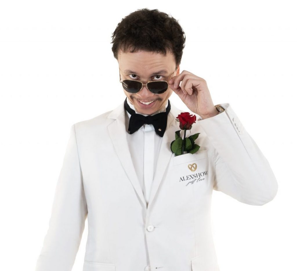 Hochzeitsmoderator Borat in Hamburg Eleganter Hochzeitsmoderator Borat bei einer modernen Hochzeit in Hamburg mit emotionaler Unterhaltung und stilvoller Abendatmosphäre