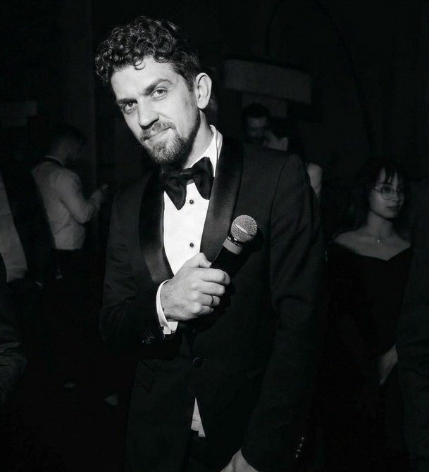 Michelangelo moderiert eine italienische Hochzeit auf Deutsch und Italienisch