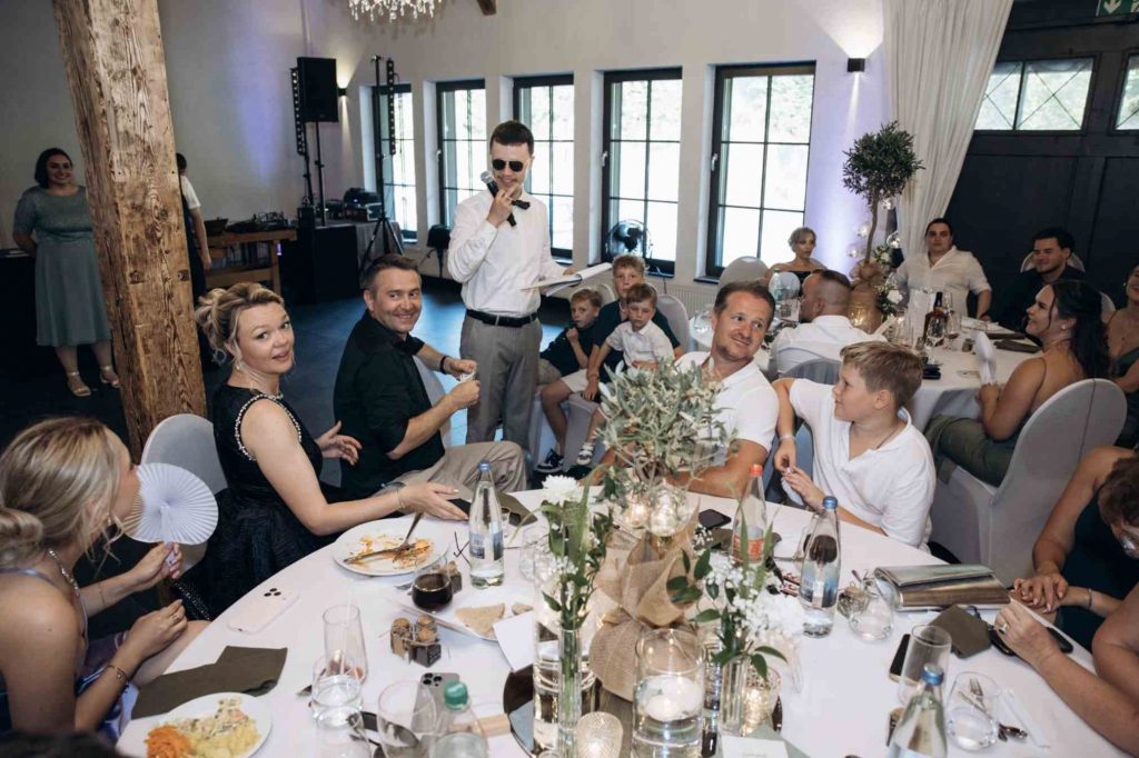 hochzeitsmoderator borat hochzeitsmoderation gaeste