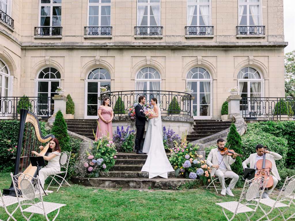Deutsch-französische Hochzeit – Zeremonie am Château mit Harfe und Streichern