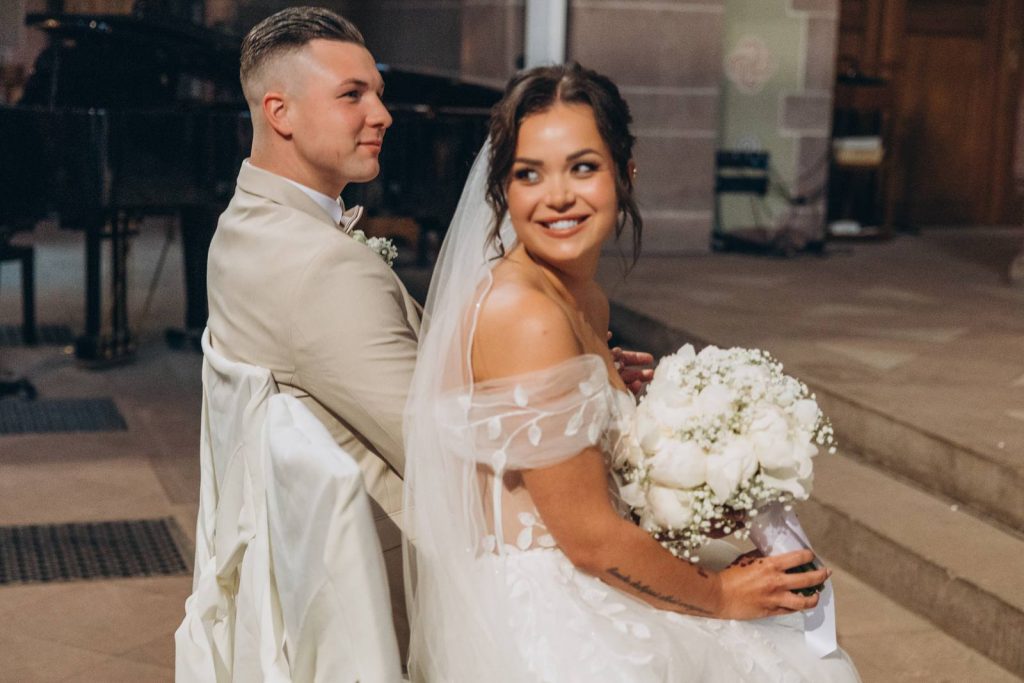 Blickkontakt während der Trauung – Hochzeit Köln