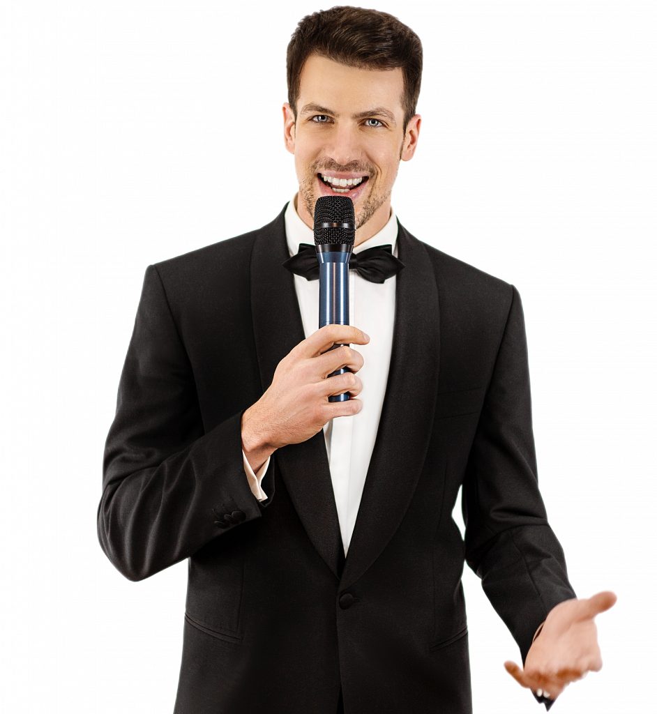 Tamada Basti – Sänger und Hochzeitsmoderator mit Mikrofon